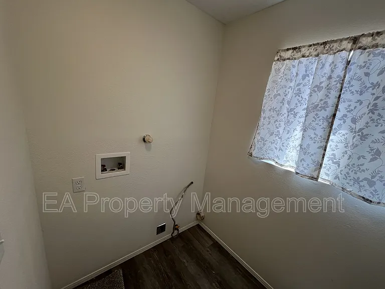 7259 Pajarito Rd NE — Photo 8