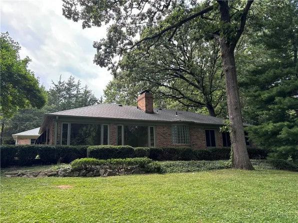 2713 Gene Field Rd, Saint Joseph, MO 64506