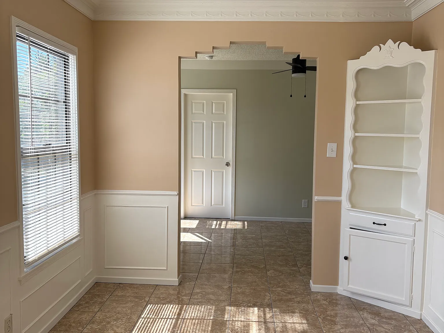 2 bed, 900 sqft, $2,200 — Photo 2