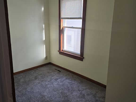 5th image of 185 Ford Ave #1