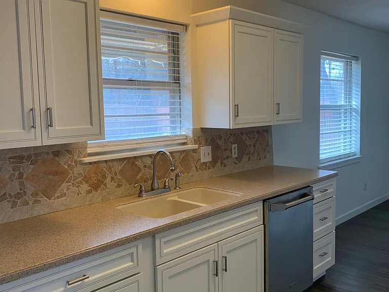 1526 Glenwood Dr — Photo 5