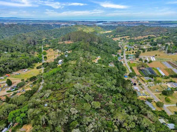 221 Tucker Rd, Watsonville, CA 95076