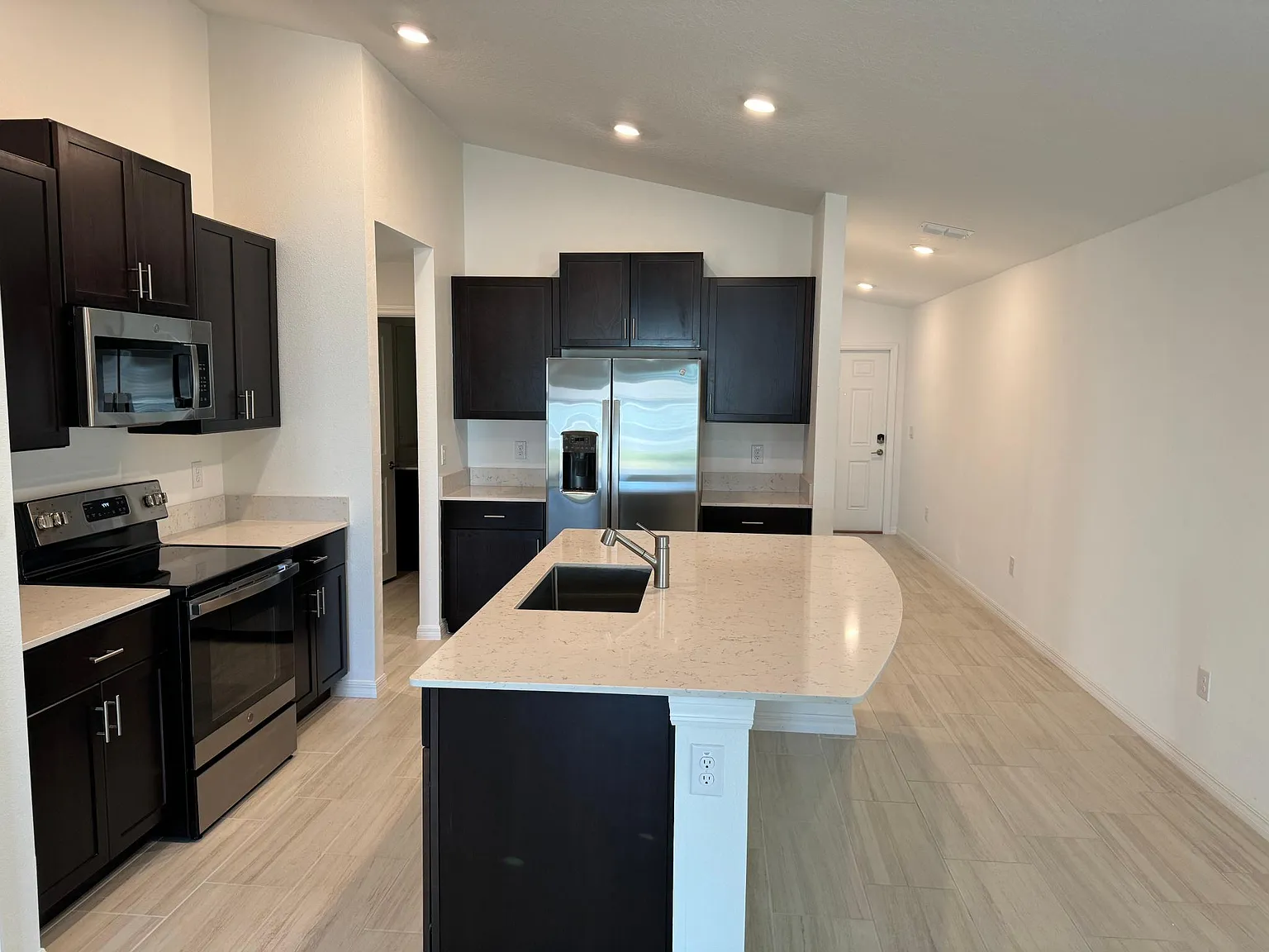 3 bed, 1448 sqft, $2,450 — Photo 2