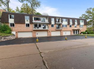 10 Green Bay Ct APT 105, Appleton, WI 54911