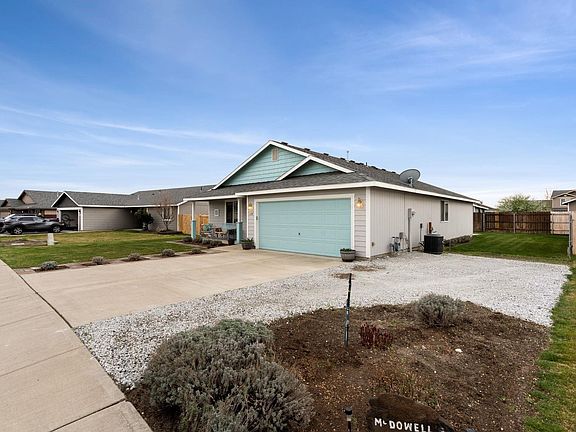 3rd image of 4422 Kubota Ln