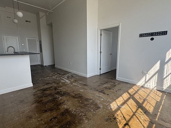 4th image of 305 6th St #310