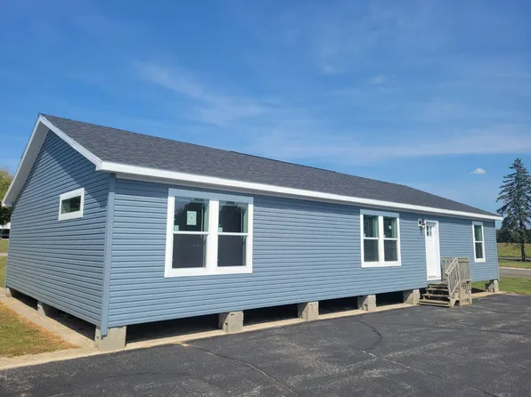 11975 Northland Dr, Cedar Springs, MI 49319