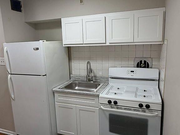 4th image of 3601 Holly Hills Blvd APT 19