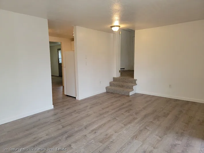 3 bed, $2,400 — Photo 4