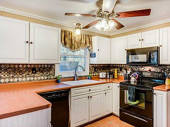 2nd image of 18 Arrowwood Dr