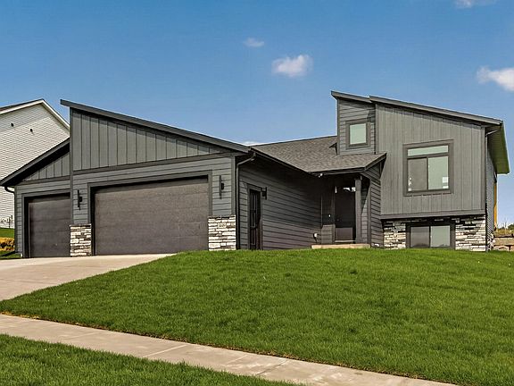 2nd image of 3449 Stonehedge Dr NE