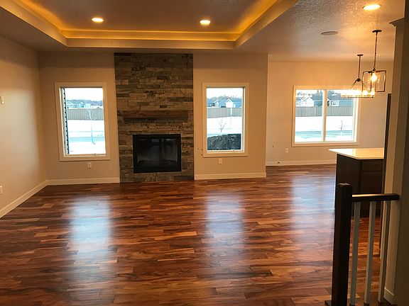 2nd image of 2408 N Pond Dr E