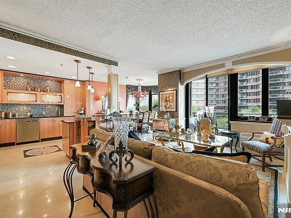 3rd image of 100 Carlyle Dr #C06b