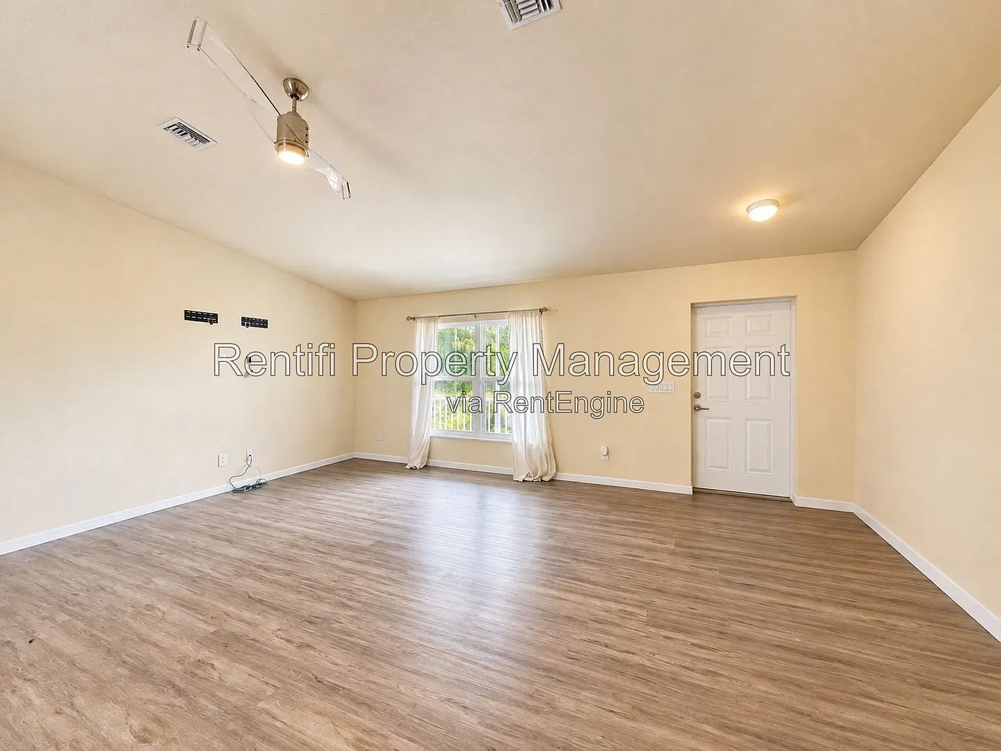 3 bed, 2.0 bath, 1494 sqft, $2,100 — Photo 3
