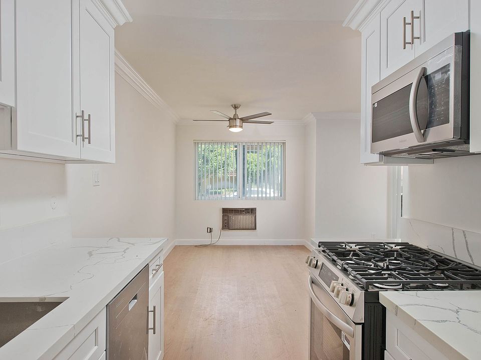 1st image of 5415 Newcastle Ave #45