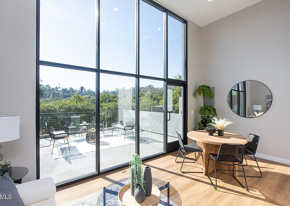 1st image of 3682 Harriman Ave #4