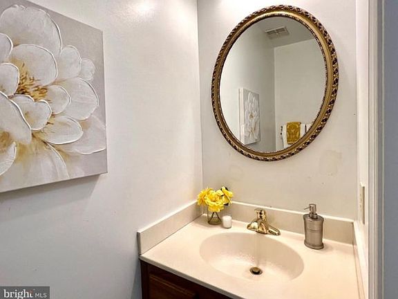 5th image of 14911 Habersham Cir