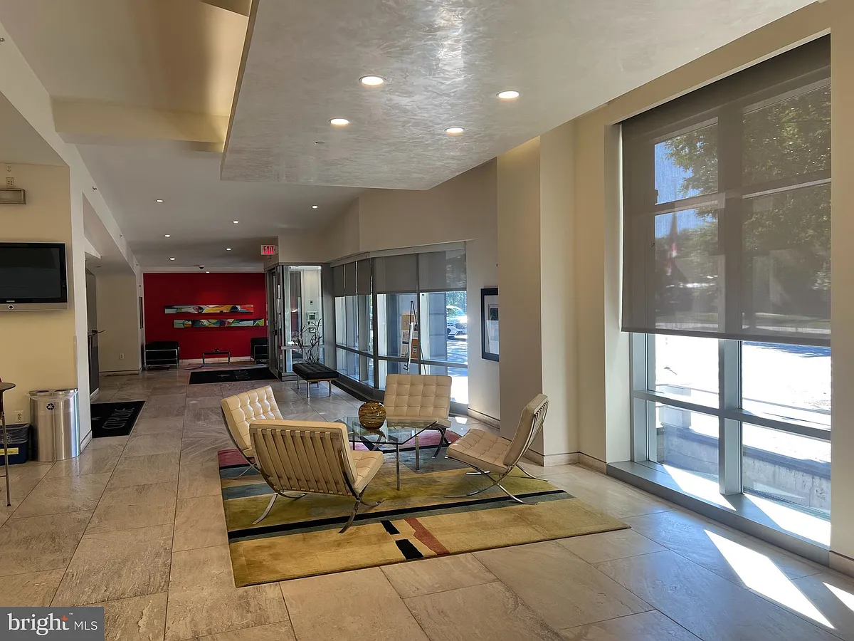 Building Photo - 4101 Albemarle St NW #305