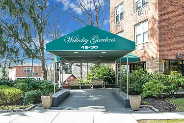 42-30 Douglaston Parkway