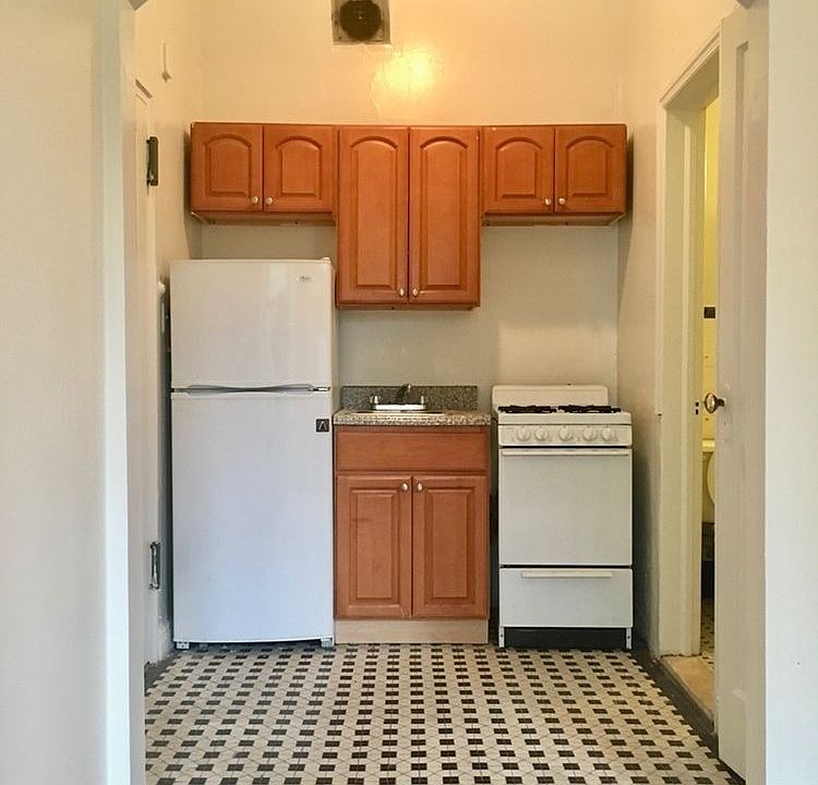 2nd image of 410 Pacific St APT 1