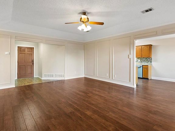 5th image of 2711 Forestview Dr