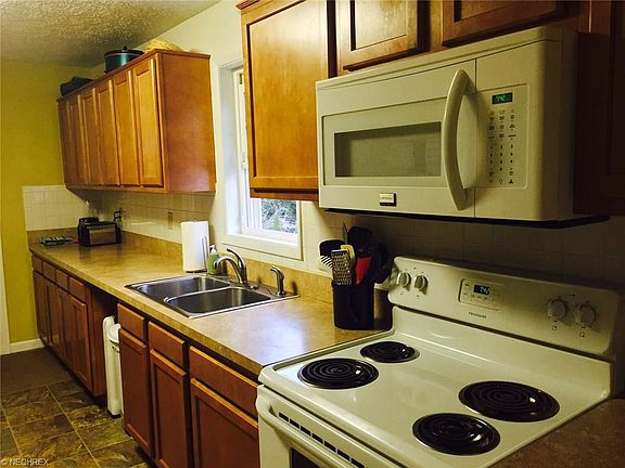 3rd image of 944 Wilbur Ave