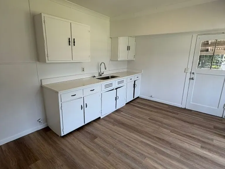 540 Dunbar St — Photo 3