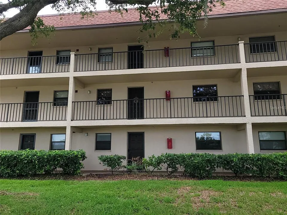 104 Capri Isles Blvd #103