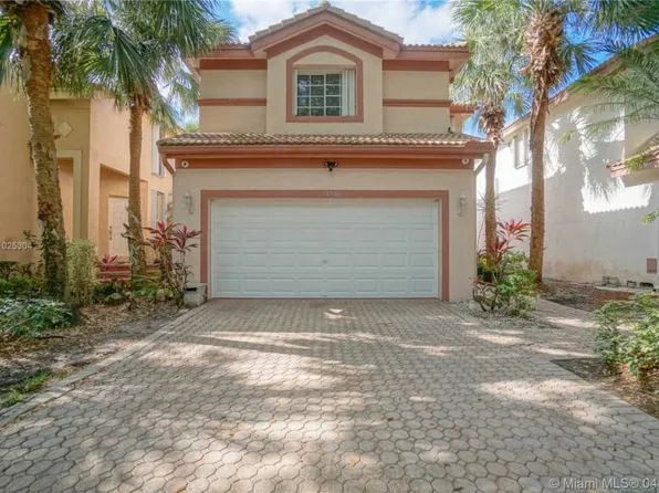 10700 NW 1st St, Plantation, FL 33324