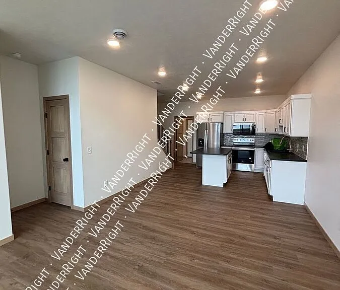 2415 E Cama Pl — Photo 3