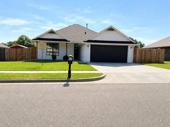 928 N 7th St, Blackwell, OK 74631