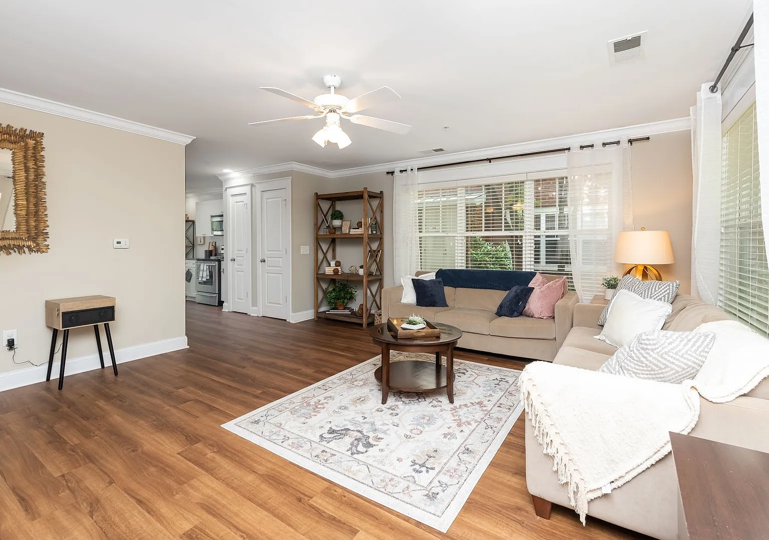 3 Bedroom Flat, End unit Apartment - Available at Woodlands with $500 deposit and 1 month free wi... — Photo 2