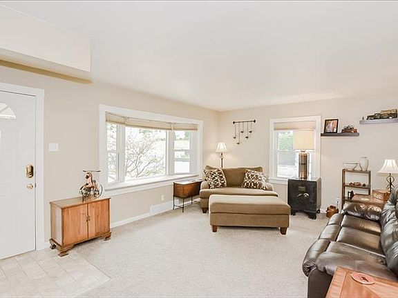 5th image of 1025 Brownell Ave
