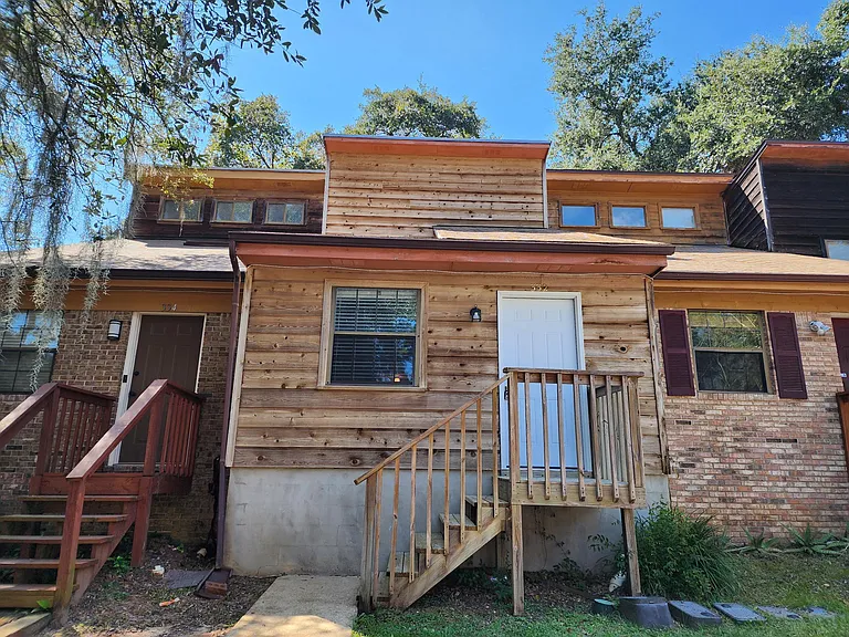 332 Hayden Rd — Photo 1