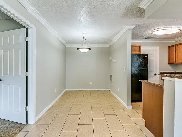 Aventine at Forest Lakes Apartment Homes — Photo 15
