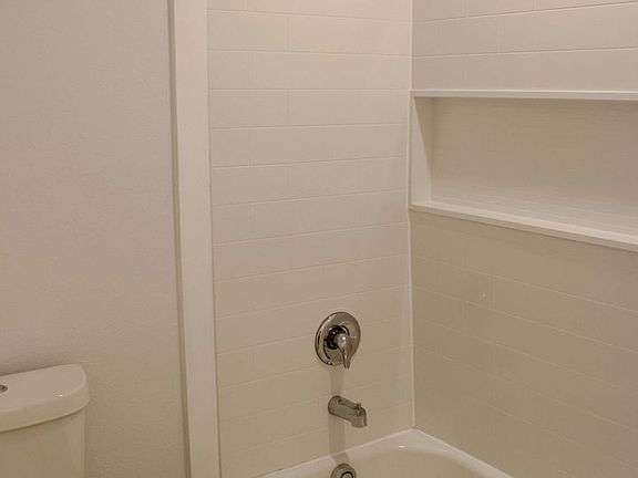 5th image of 1654 S Hamilton Ave #202