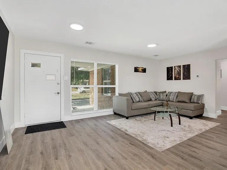 1703 Ansbury Dr — Photo 6