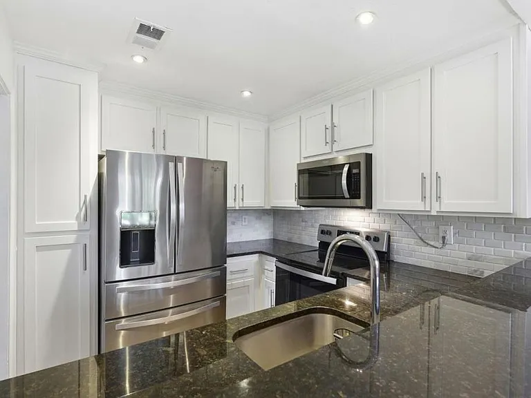 2504 La Terrace Cir — Photo 10