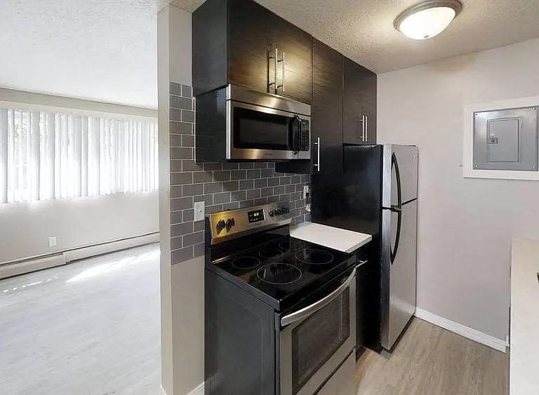 Whittier Flats - 3032 Pillsbury Avenue