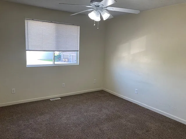 204 Saratoga Cir — Photo 9