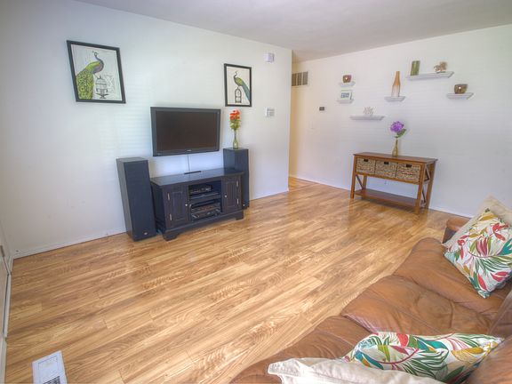 4th image of 10810 Cragview Ct
