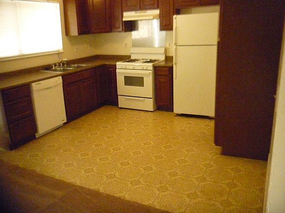 4th image of 3994 Shady Oak Dr
