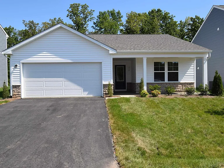 335 Horse Path Dr — Photo 1