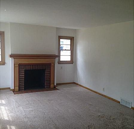 3rd image of 1621 N Main Ave