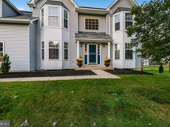 4th image of 10 E Moyer Dr