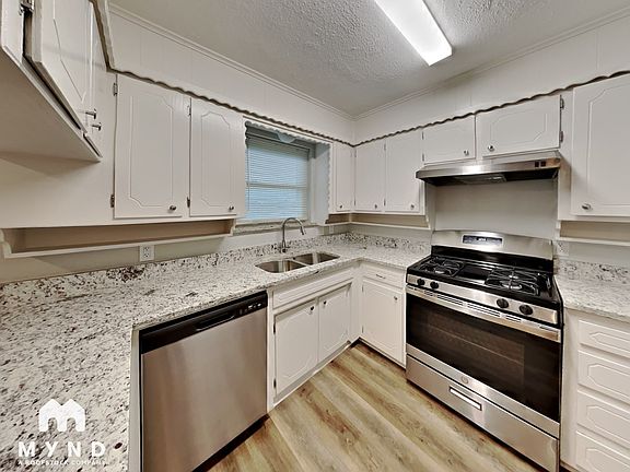 4th image of 228 S Heights Dr