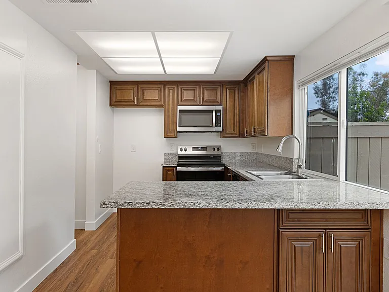 3661 Harvard Dr — Photo 9