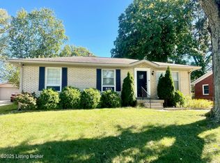 8113 Clematis Ln, Louisville, KY 40228