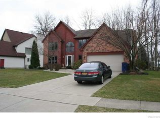 285 Londonderry Ln, Getzville, NY 14068