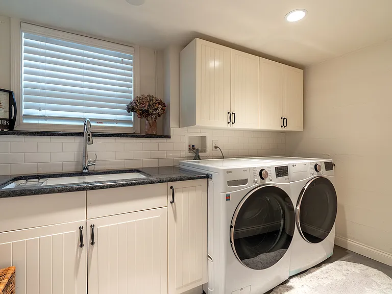 7514 E Green Lake Dr N — Photo 46